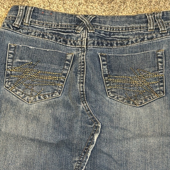 Mudd Jeans mini Jean skirt. Size 1 - Picture 5 of 7